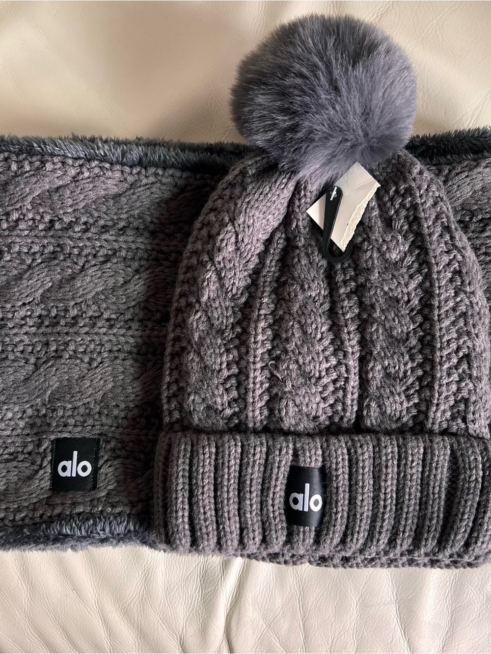 ALO Yoga Gray Cable Knit Pom Beanie & Scarf/Neck Warmer Set NWT